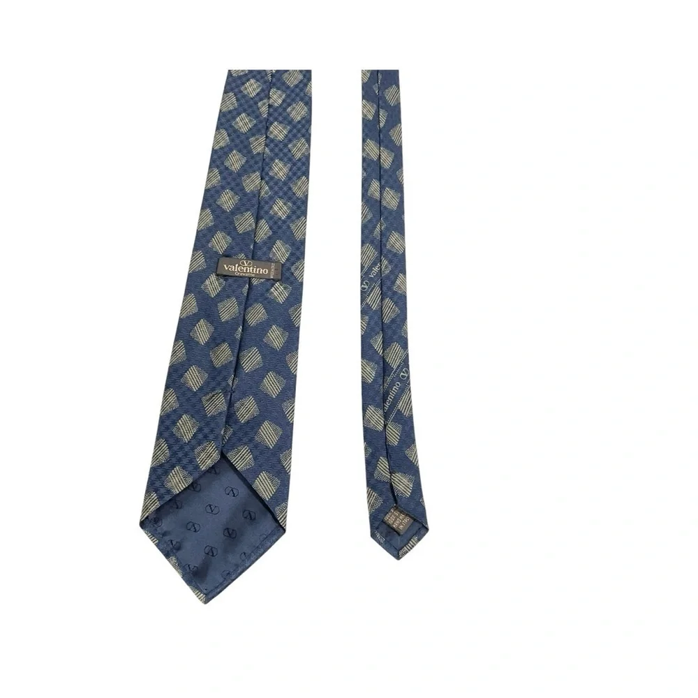 Valentino Cravatte Silk Tie Geometric Pattern Hand Made in Italy 55.5” x 3 7/8”